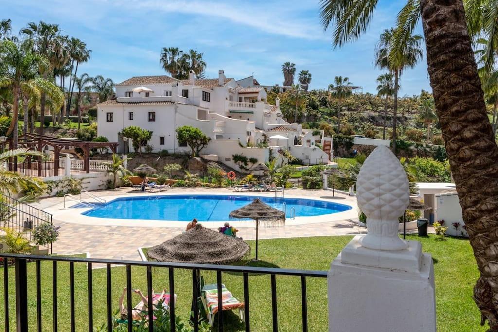 Oasis 16 Leilighet Nerja Eksteriør bilde