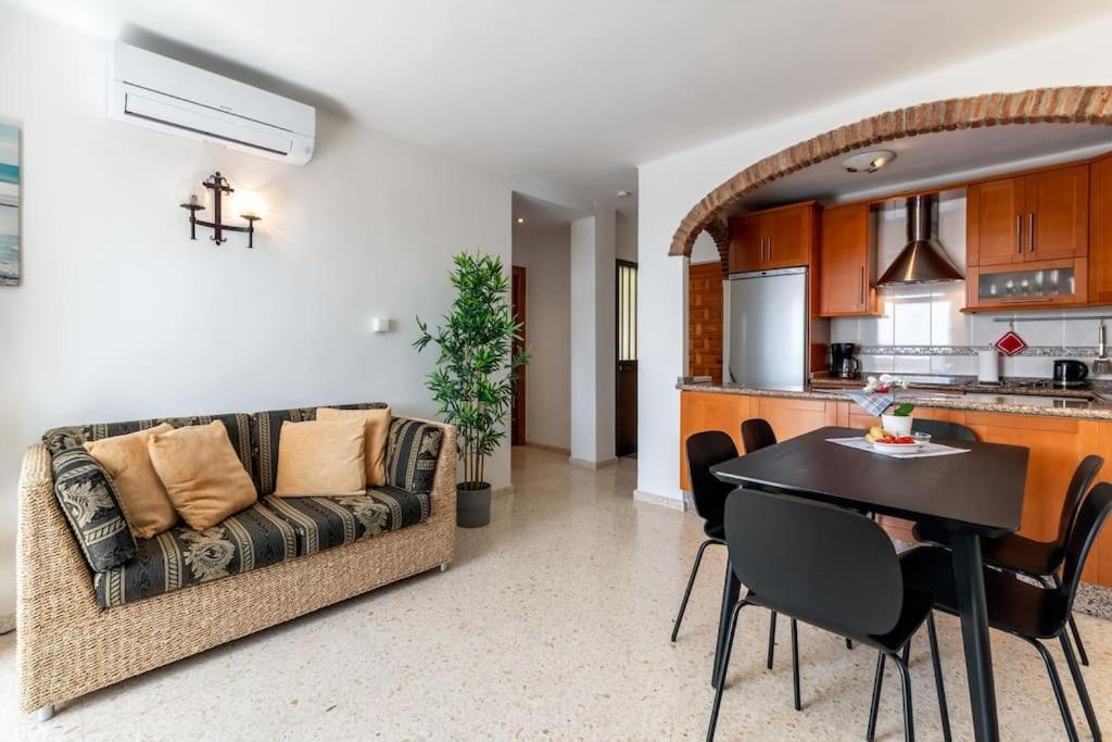 Oasis 16 Leilighet Nerja Eksteriør bilde